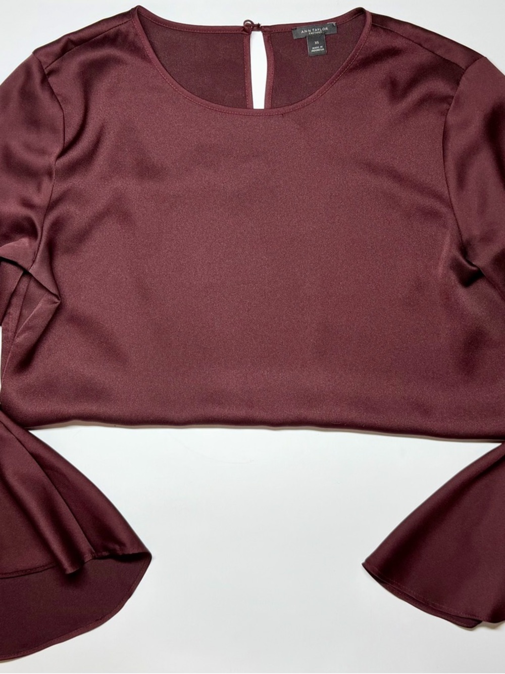 Ann Taylor Burgundy Charmeuse‎ Bell Sleeve Blouse Women’s XS Vino Satin Top